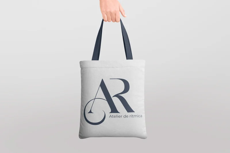 Tote bag con el monograma AR